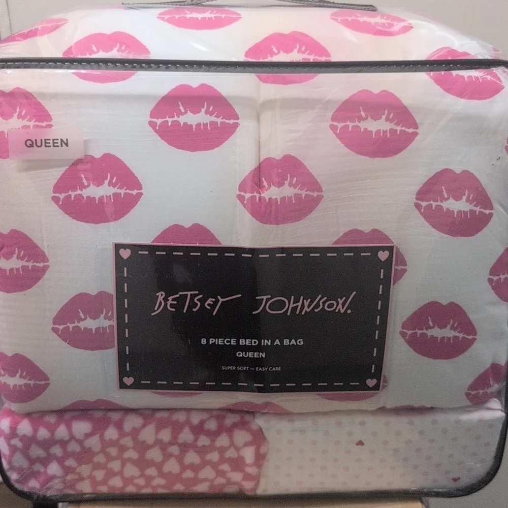Betsey Johnson Pink Lips Queen Bedding 8pc Set